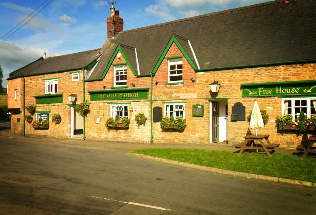 The Old Plough Hotel โอ๊กคัม ภายนอก รูปภาพ